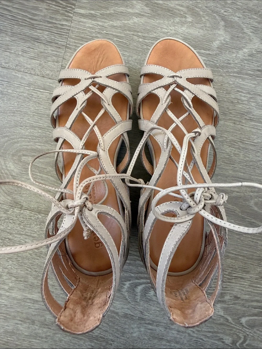 Gentle Souls by Kenneth Cole Wedges- Size 9